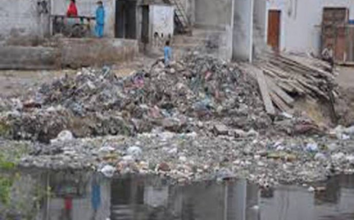 City turns into garbage yard