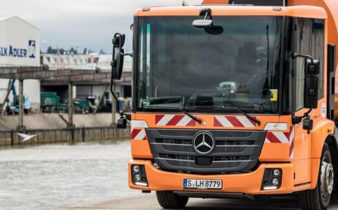 Mercedes-Benz Efficient, Green Garbage Trucks Hit German Streets