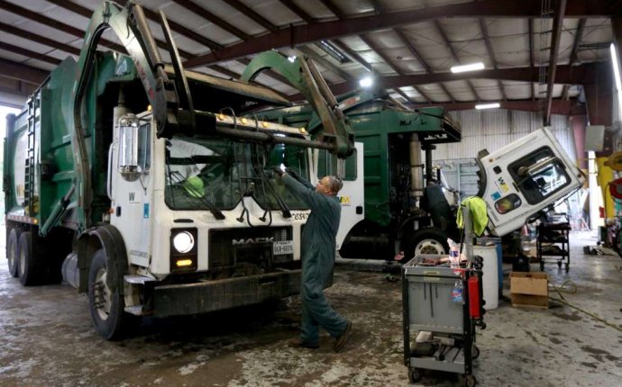 Waste Management overhauls its recruiting - Houston Chronicle